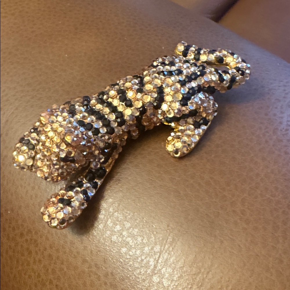 VTG gold tone articulated black & champagne rhinestone detailed tiger brooch